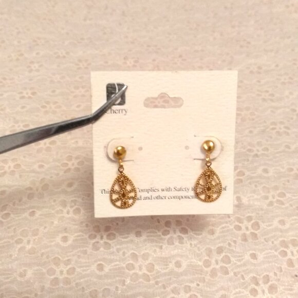 Vintage NEW Yellow Gold Tone Dangle Drop Earrings Timeless VTG Jewelry - Picture 4 of 9